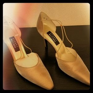 Stuart Weitzman pump